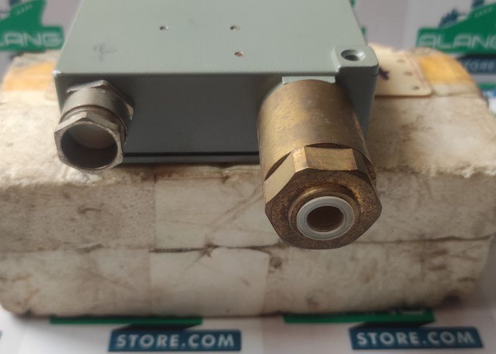 TRAFAG  8202.77.2212  PRESSURE TRANSMITTER