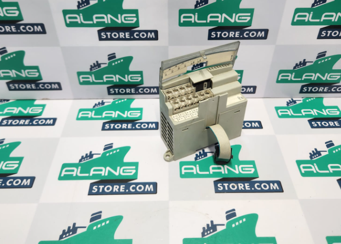 ALLEN-BRADLEY  1762-IQ8  DIGITAL OUTPUT MODULE